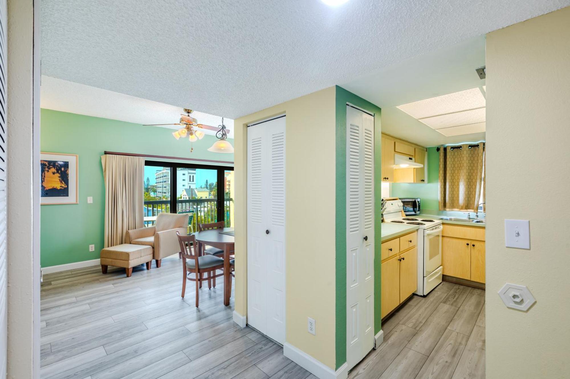 All Seasons Vacation Resort By Liberte Madeira Beach Exterior photo